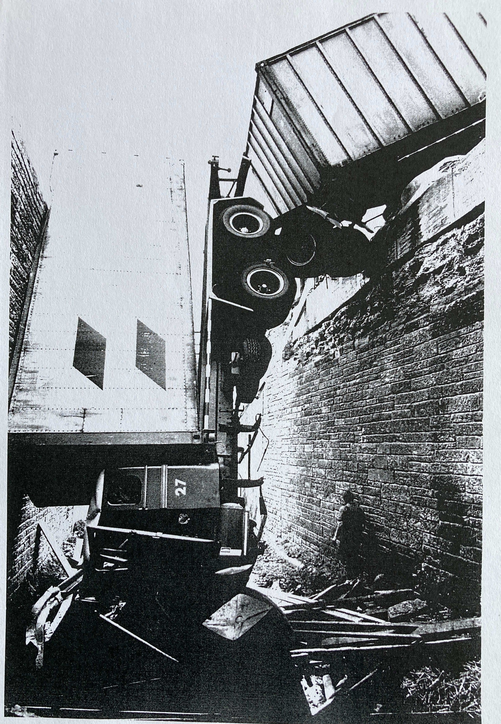 Lastzug verunglückt auf der A2, 1972