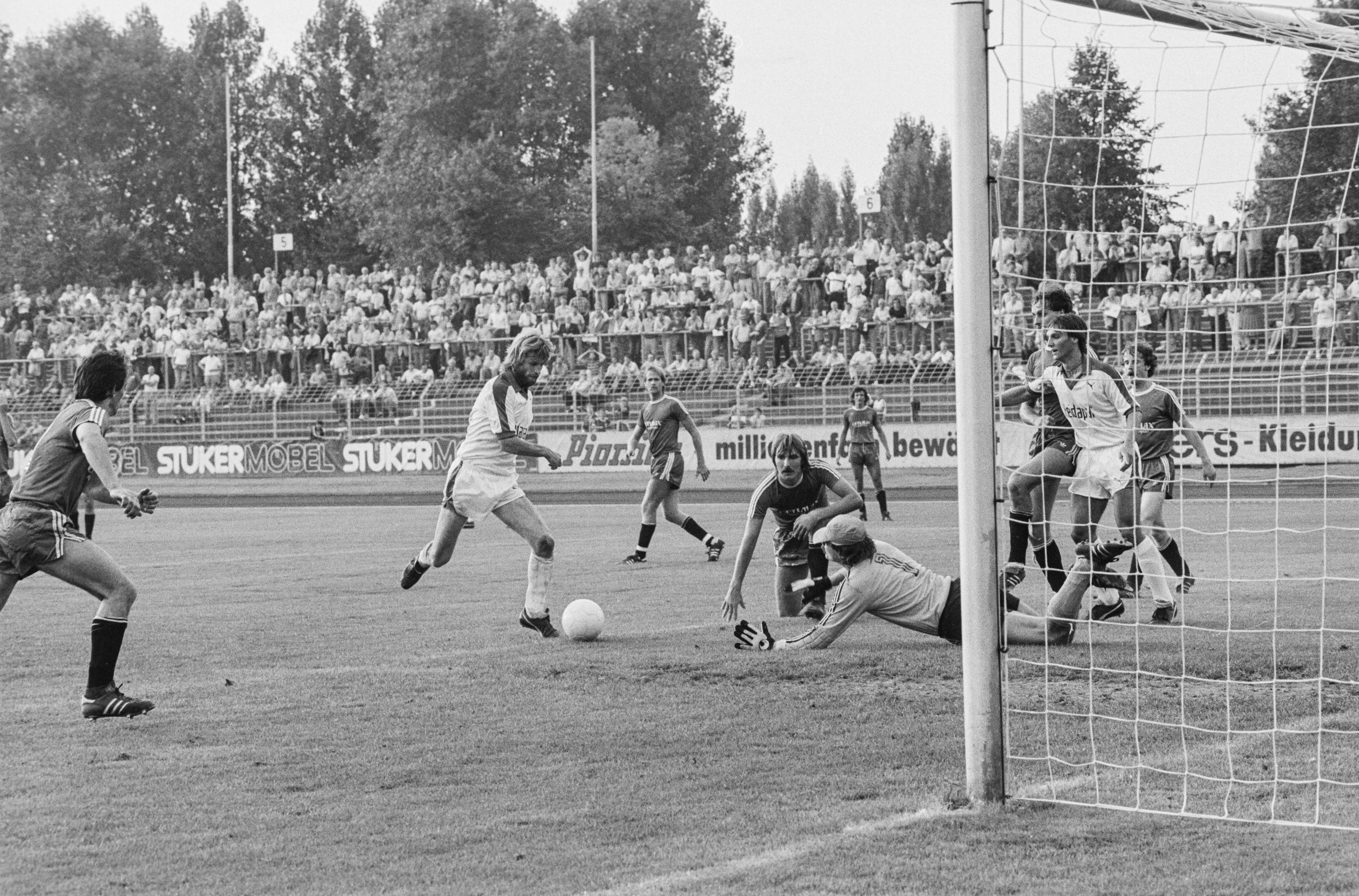 Torszene bei einem Fußballspiel in Herford, 1981